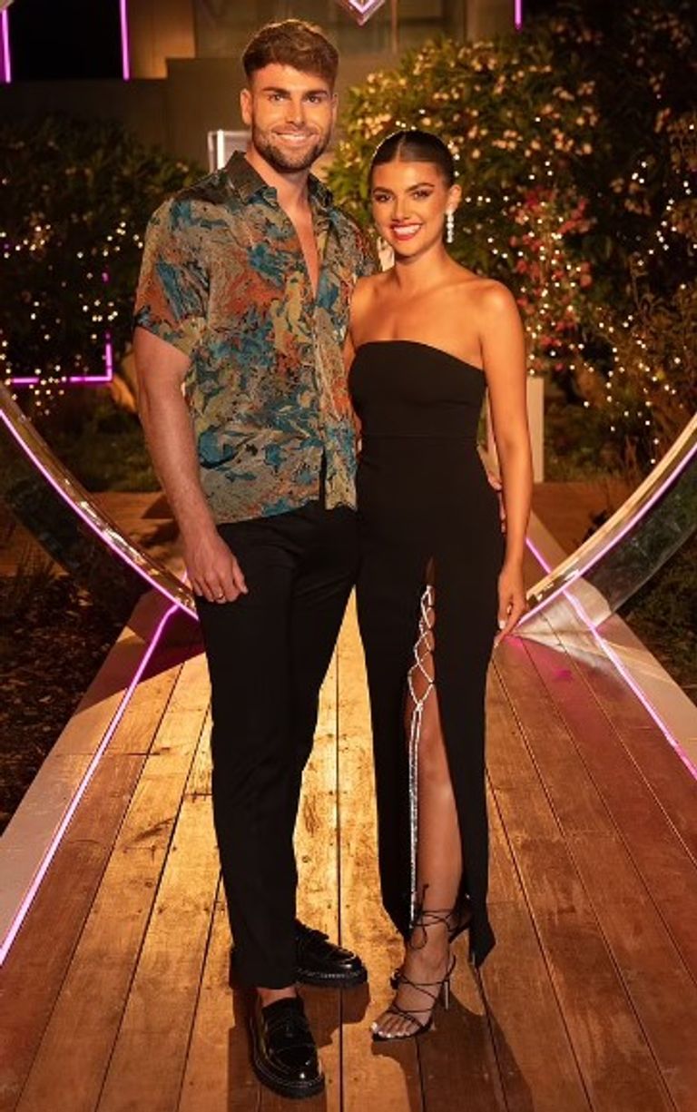 أبطال برنامج "جزيرة الحب"