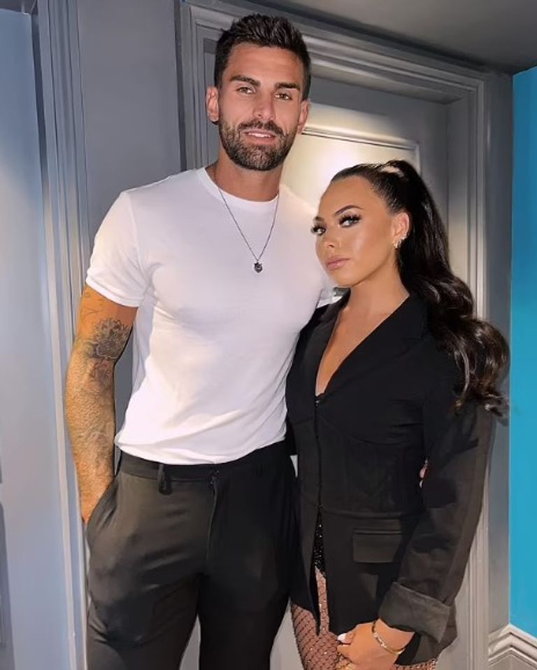 أبطال برنامج "جزيرة الحب"