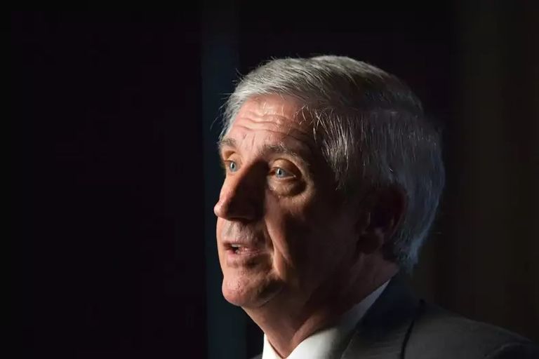 أندرو كارد كامالا هاريس وجيف بيزوس