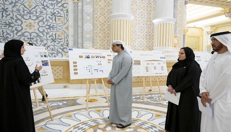 الشيخ منصور بن زايد آل نهيان خلال اللقاء