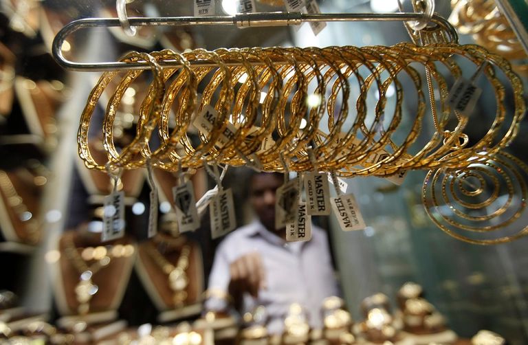 خاتم ذهبي مزين بفصوص- أرشيفية 