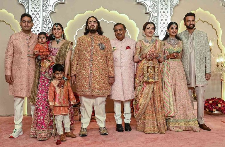 أنانت أمباني وزوجته