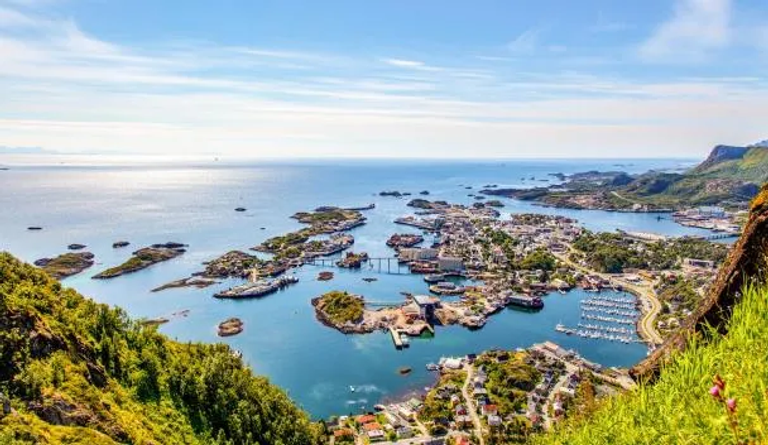 مدينة سفولفير أحد أفضل أماكن السياحة في جزر لوفوتين