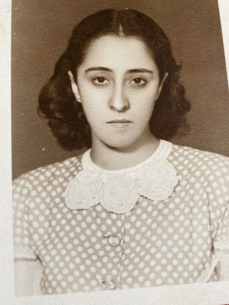 نازك الملائكة أثناء الدراسة