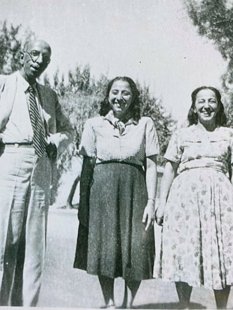 نازك الملائكة أثناء الدراسة