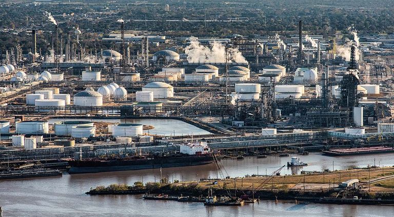 مستودعات النفط الأمريكي واشنطن تتحكم ببراعة في احتياطي النفط الاستراتيجي