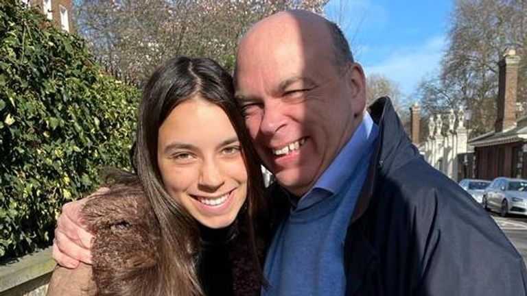 مايك لينش وابنته هانا