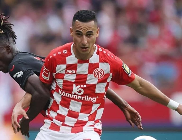 أنور الغازي أنور الغازي بقميص كارديف سيتي