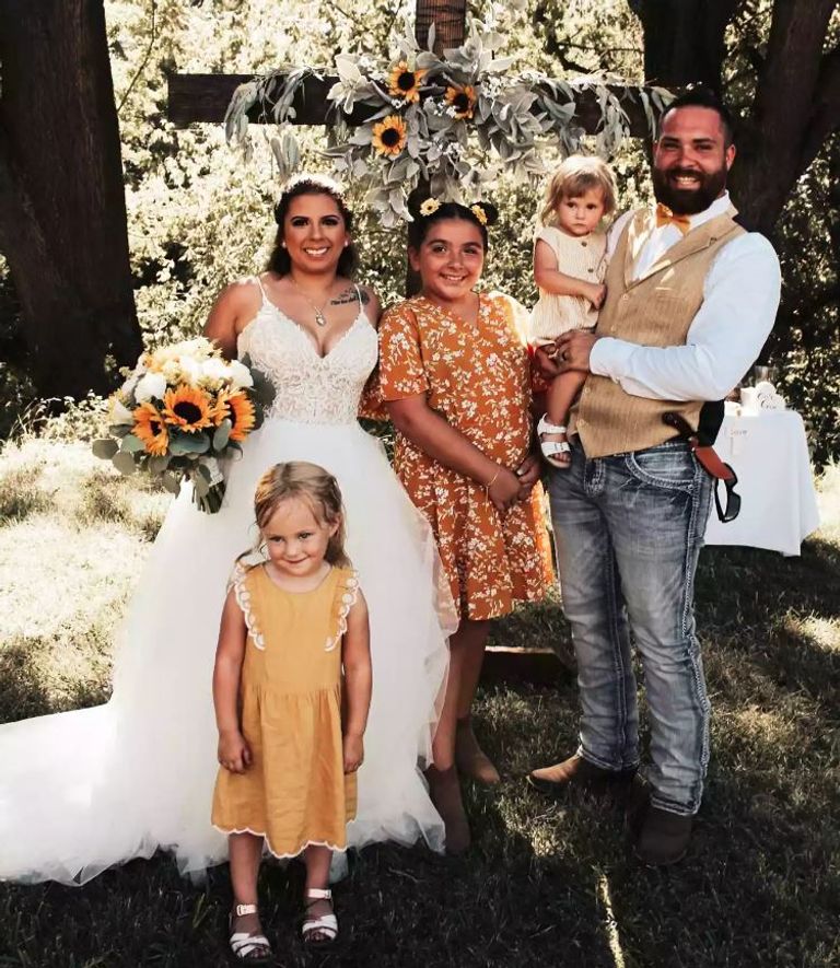 الابنة نيفيا