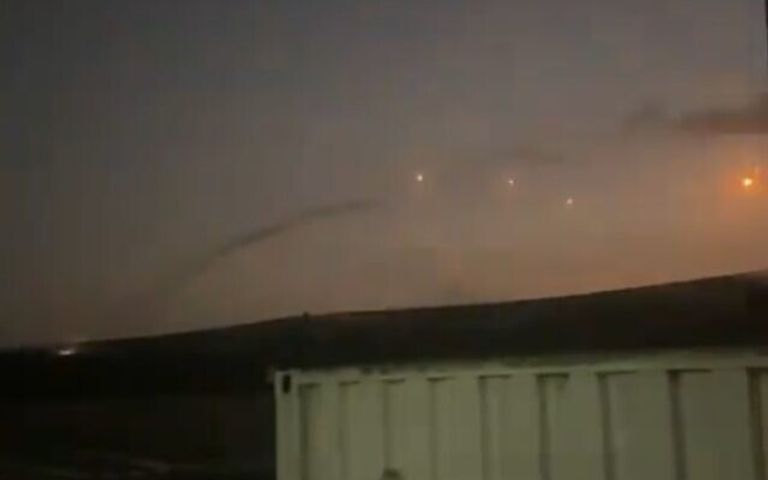 دخان يتصاعد جراء الضربات الإسرائيلية على لبنان