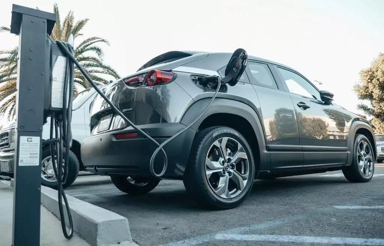 كيفية تجهيز السيارة الكهربائية للسفر الطويل