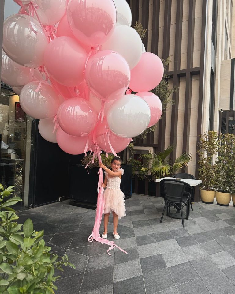 باسل خياط مع زوجته