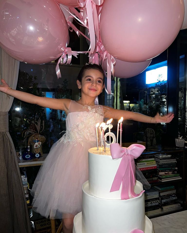 باسل خياط مع زوجته