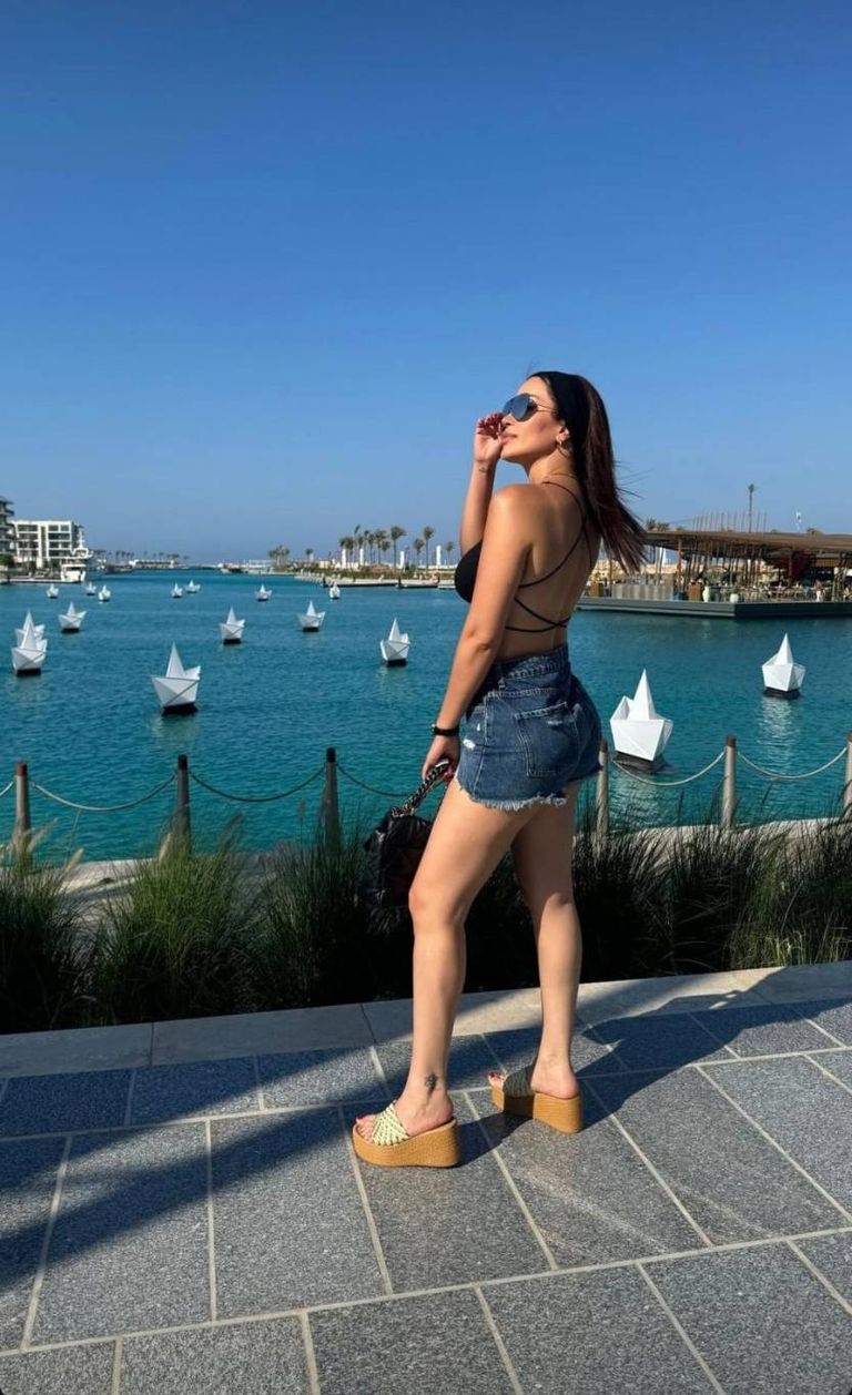 الفنانة نسرين طافش تستعرض جمالها