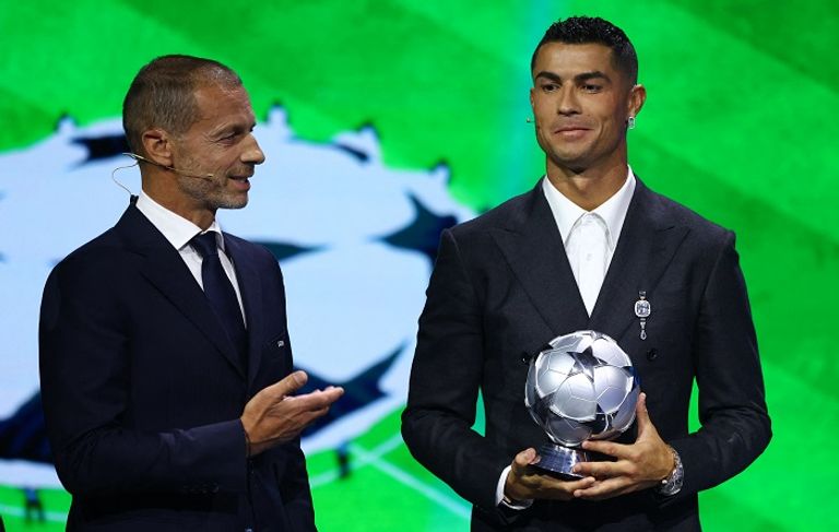 جائزة الهداف التاريخي كريستيانو رونالدو وبوفون