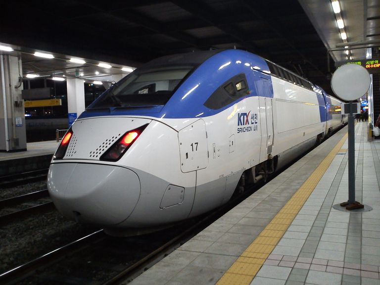قطار Korail KTX-Sancheon قطار Shanghai Maglev أسرع قطار في العالم