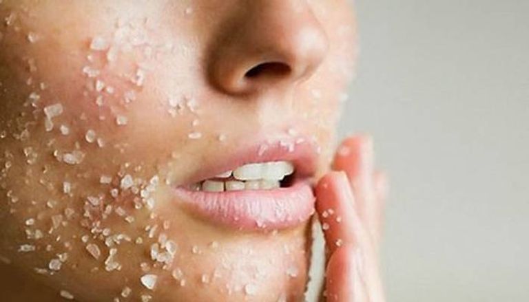 تقشير البشرة تنظيف البشرة العميق