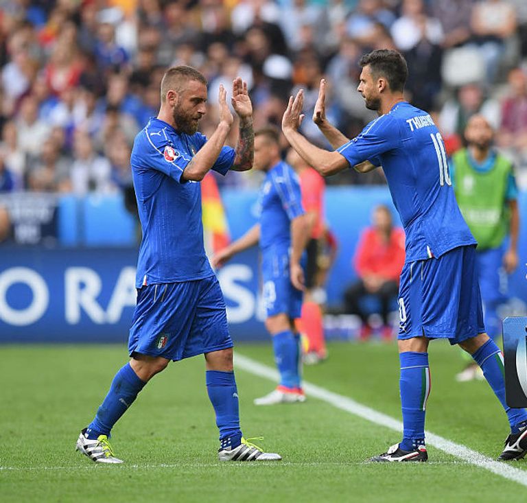 كيفية مشاهدة البث المباشر لمباراة يوفنتوس وروما في الدوري الإيطالي 2025 سعود عبد الحميد لاعب روما