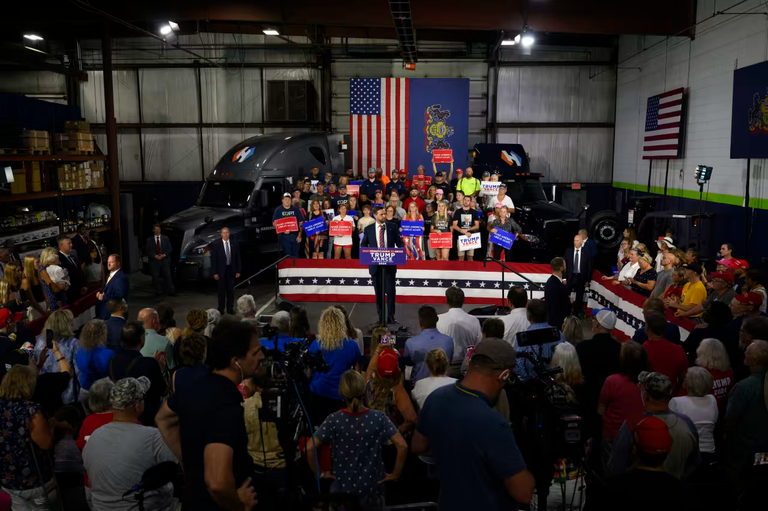 المرشحان لرئاسة أمريكا هاريس وترامب