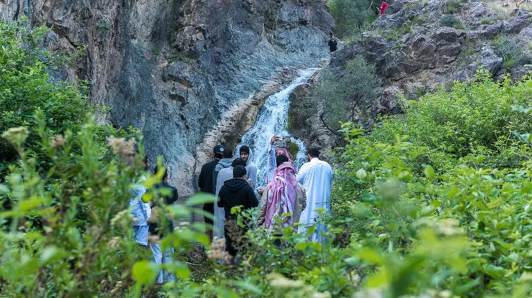 غابة وشلالات خيرة أحد أماكن سياحية في الباحة للعوائل