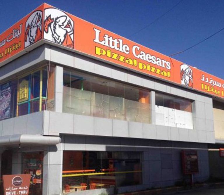 مطعم ليتل سيزرز أحد المطاعم العائلية في الباحة