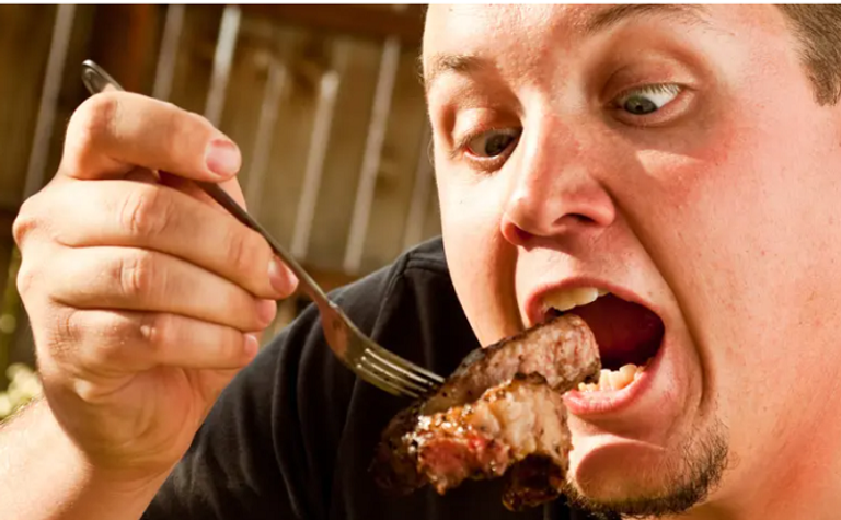 النظام الغذائي المعتمد على اللحوم فقط يتسبب في أضرار صحية بالغة