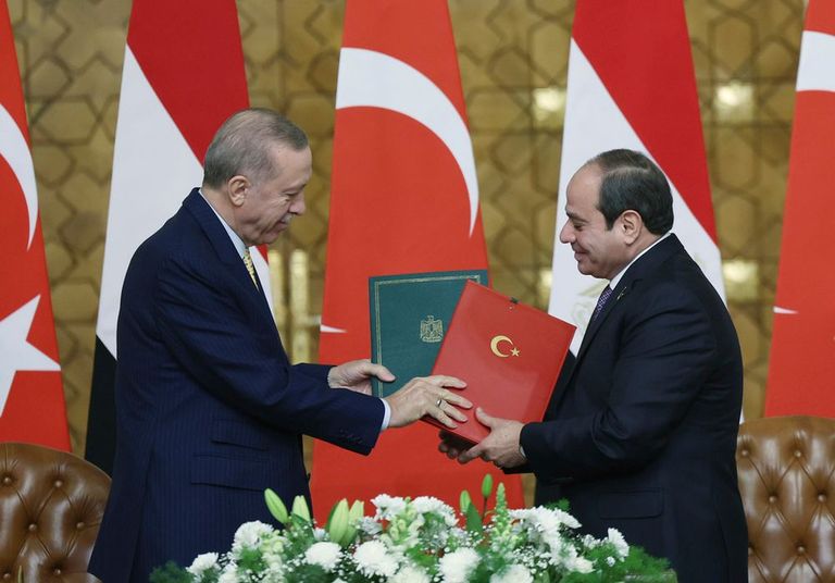 السفير التركي بالقاهرة مع صحفي «العين الإخبارية»