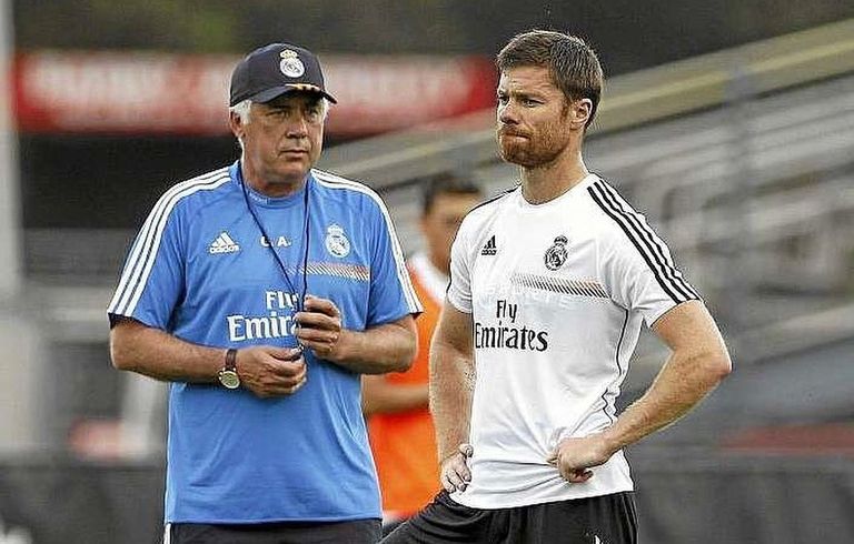 تشابي ألونسو وكارلو أنشيلوتي كارلو أنشيلوتي مدرب ريال مدريد