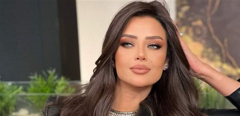 رضوى الشربيني وشبيهتها