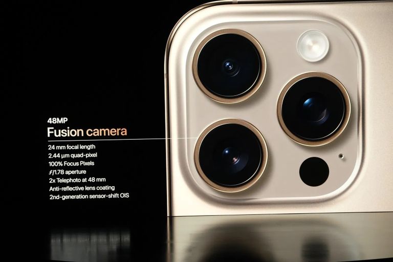 آيفون 16 برو وآيفون 16 برو ماكس