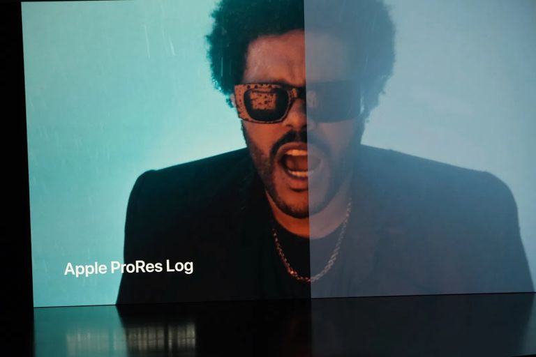 آيفون 16 برو وآيفون 16 برو ماكس