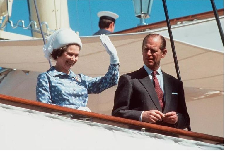 دمعة نادرة لإليزابيث عند إيقاف تشغيل