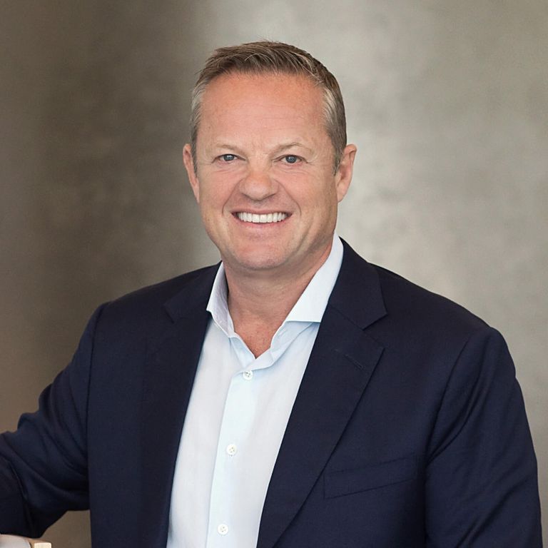 جيمس ألان، الرئيس التنفيذي لشركة "جيه إل إل" سوق العقارت في دبي يشهد إنجازات متلاحقة - أرشيفية