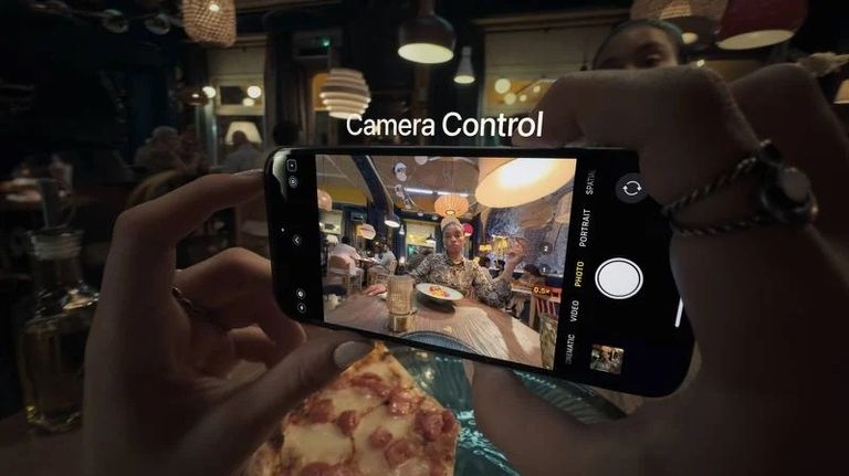 هاتف آيفون 16