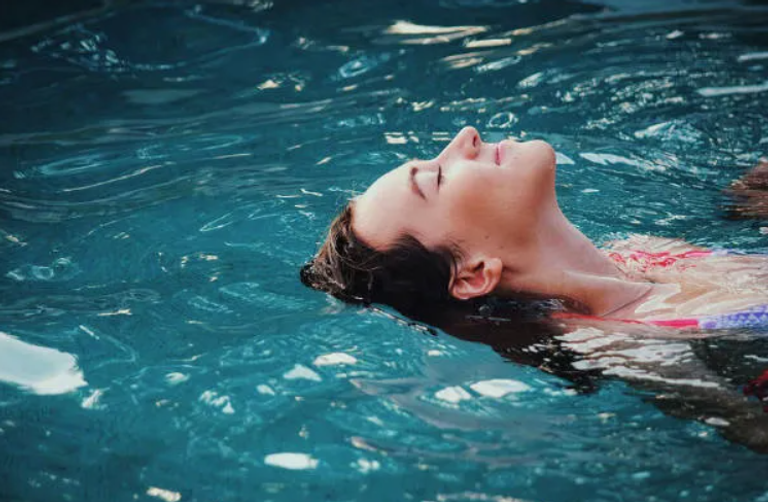 سيلينا جوميز المغنية والممثلة الأمريكية الشهيرة