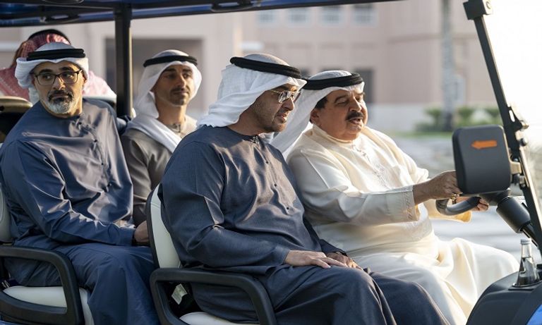 الشيخ محمد بن زايد آل نهيان وملك البحرين