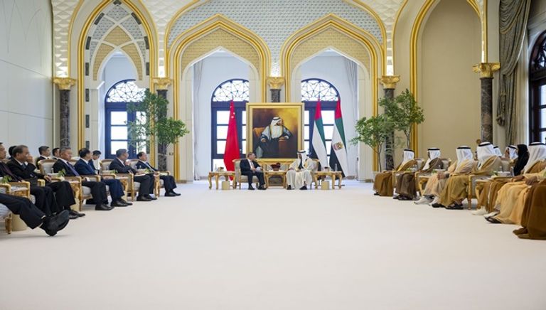 علم دولتي الإمارات والصين