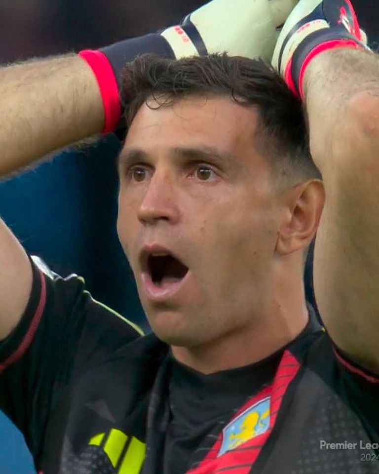 إيمليانو مارتينيز جون دوران لاعب أستون فيلا