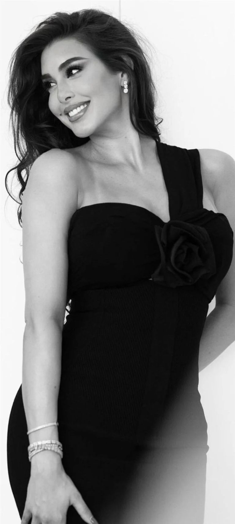 الفنانة ياسمين صبري