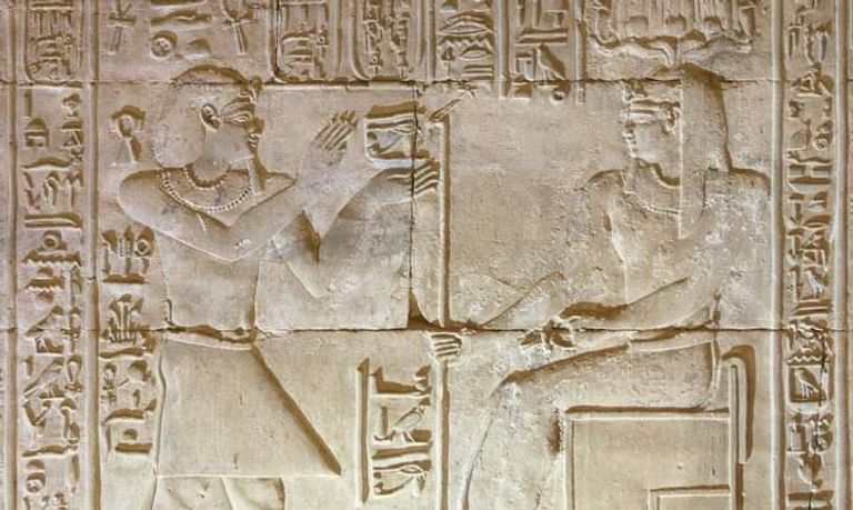 معلومات عامة عن معبد إدفو اكتشاف ألوان ونقوش جديدة لأول مرة في مشروع ترميم معبد إدفو