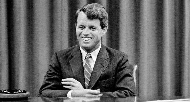 ترامب بعد نجاته من محاولة اغتياله 