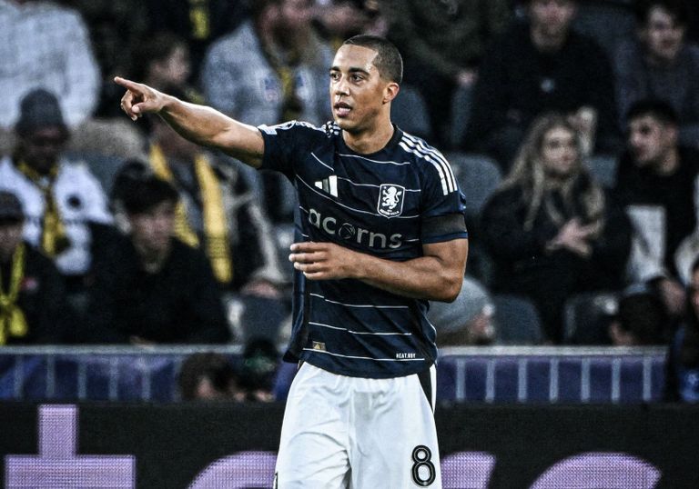 يوري تيليمانس أستون فيلا