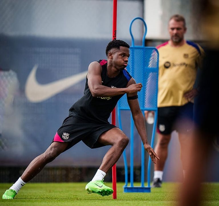 أنسو فاتي هانز فليك مدرب برشلونة