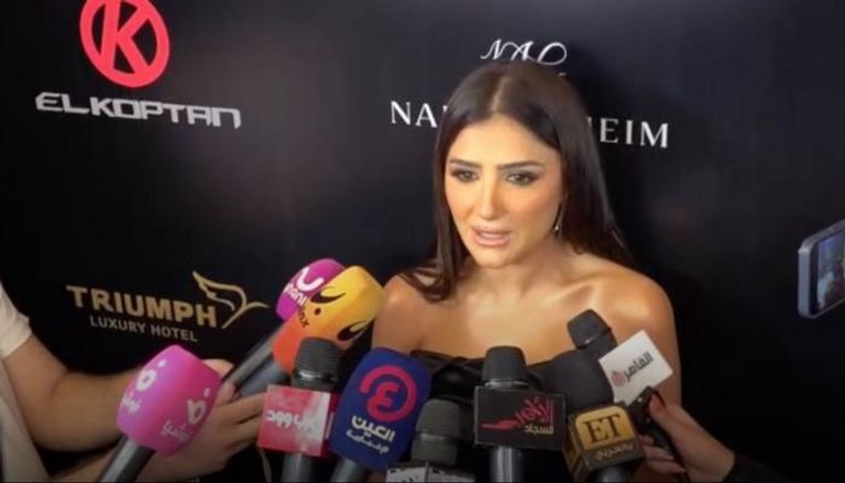 الفنانة مي عمر