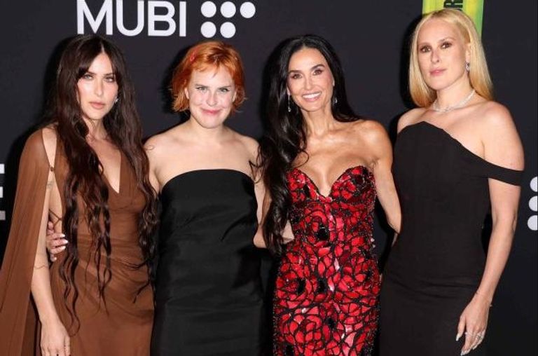 الأيقونة ديمي مور