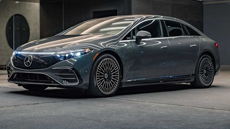 سيارة مرسيدس EQS موديل 2024