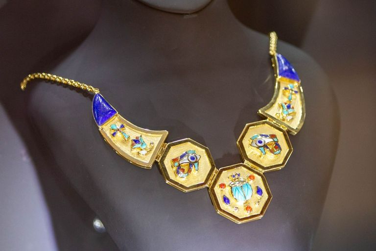 مشغولات ذهبية - أرشيفية