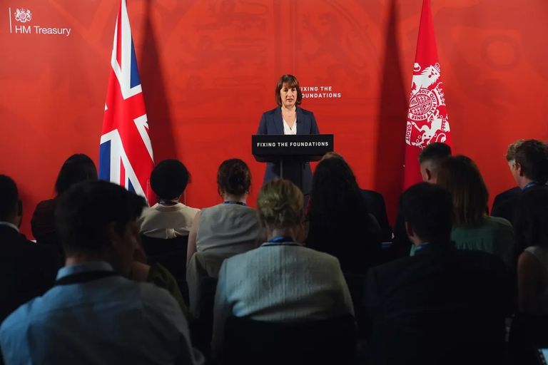 مستشارة الخزانة راشيل ريفز الأسرة المسؤولة عن شركة CPJ Field