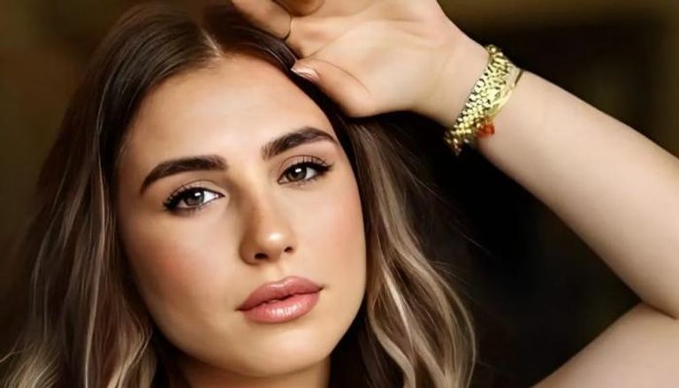 الفنانة هلا السعيد 