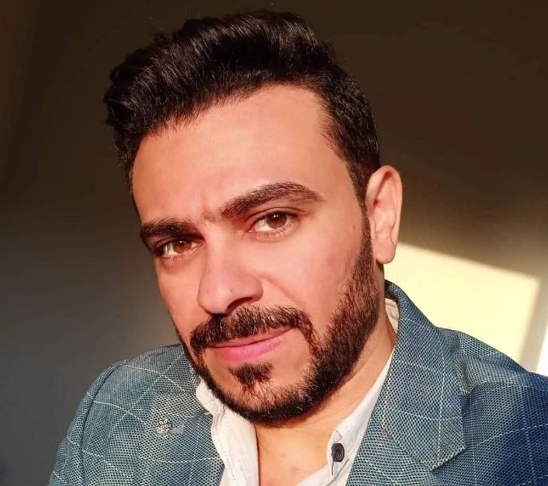 الفنان المصري الشاب كريم الحسيني